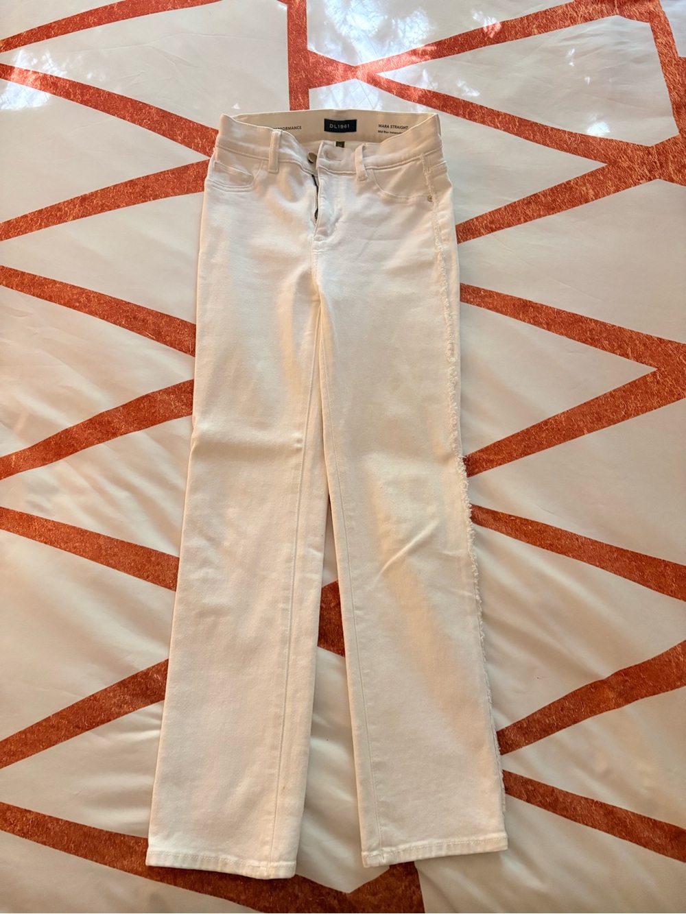 DL1961 White Jeans